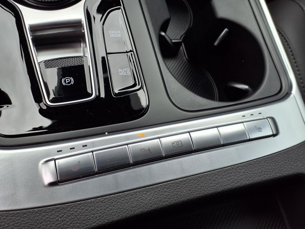 new 2025 Kia Carnival Hybrid car, priced at $45,470