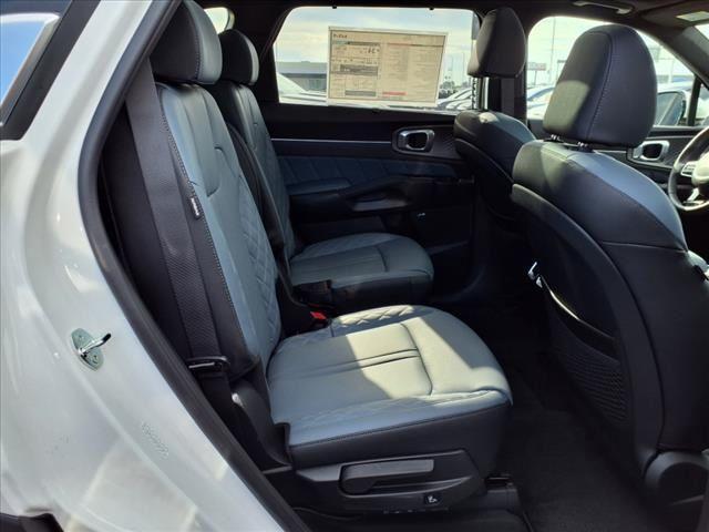 new 2025 Kia Sorento Hybrid car, priced at $43,878