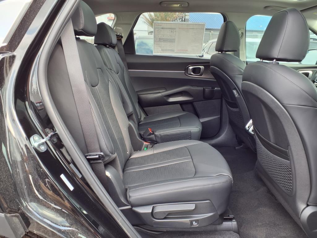 new 2025 Kia Sorento Hybrid car, priced at $41,282