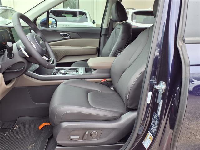 new 2025 Kia Carnival Hybrid car, priced at $43,360