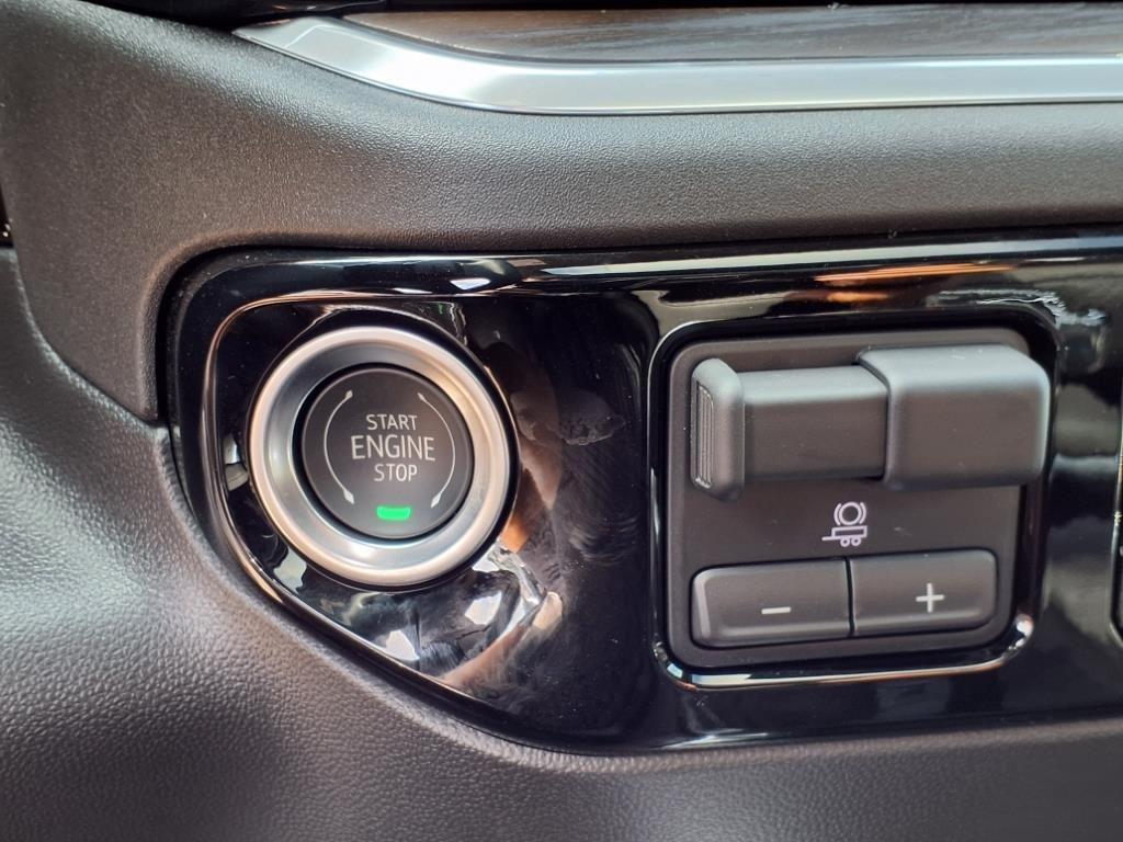 new 2025 GMC Sierra 1500 car, priced at $60,653