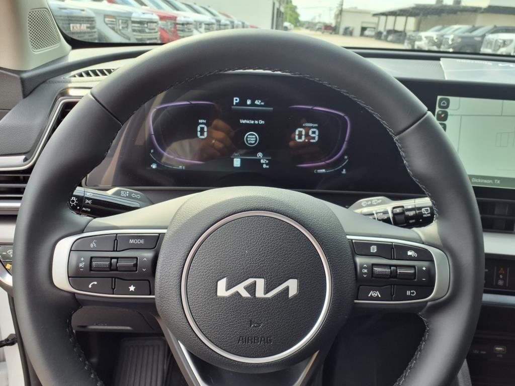 new 2025 Kia Sportage car, priced at $30,053