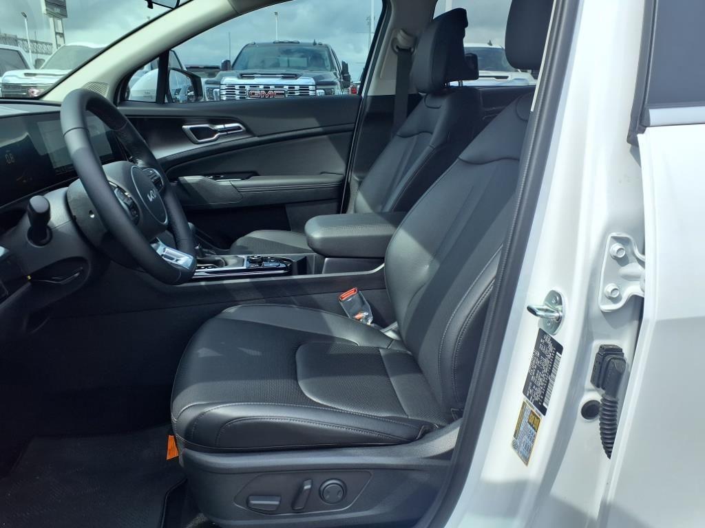 new 2025 Kia Sportage car, priced at $30,053