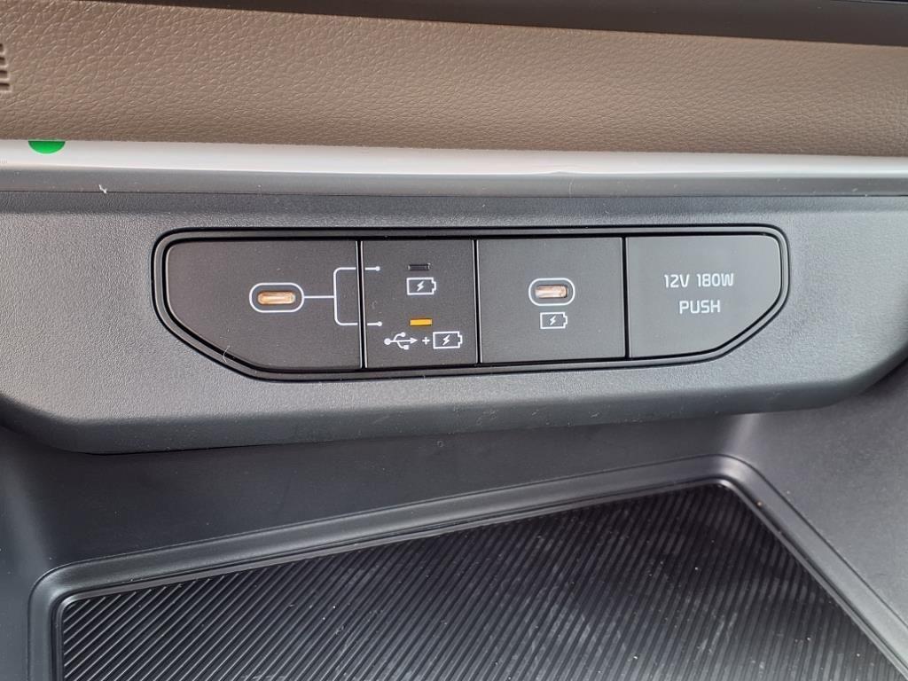 new 2025 Kia Carnival car, priced at $39,975