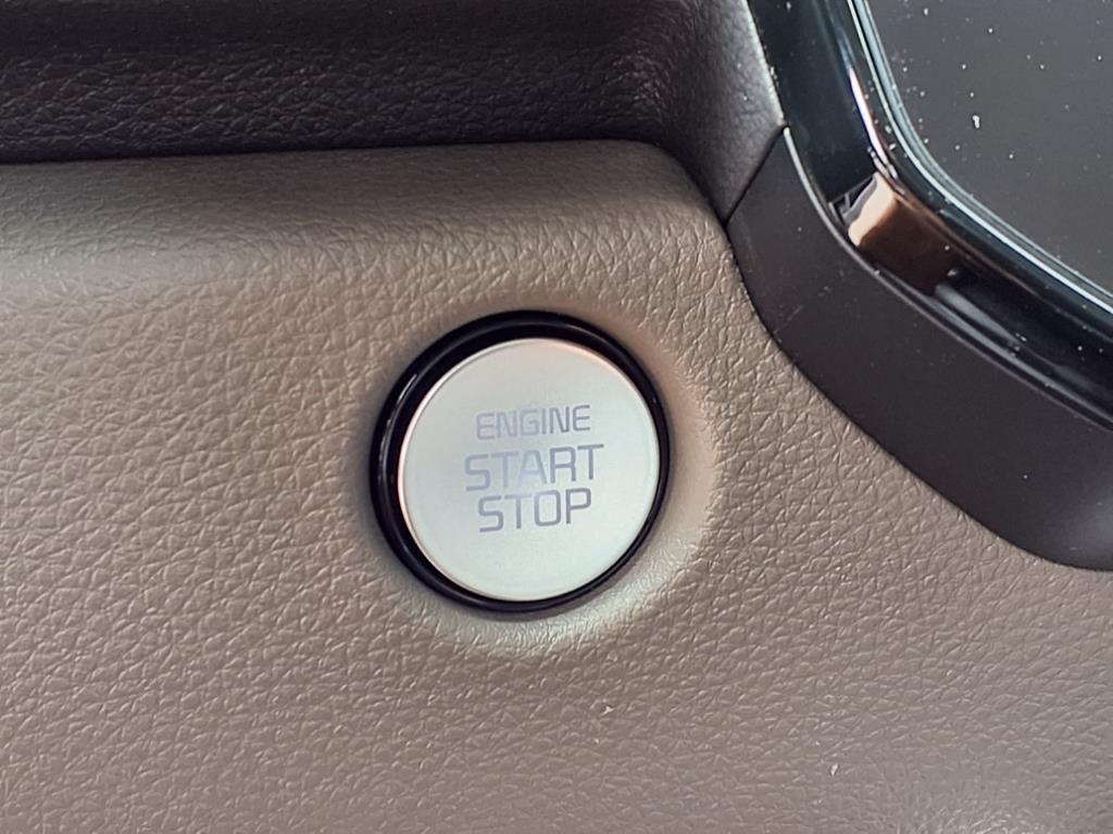 new 2025 Kia Carnival car, priced at $39,975