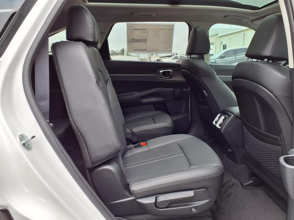 new 2025 Kia Sorento car, priced at $41,800