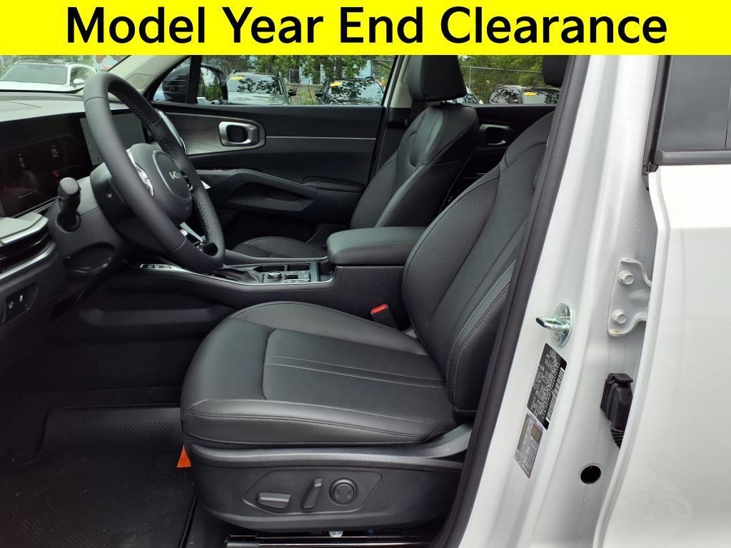 new 2025 Kia Sorento car, priced at $39,900