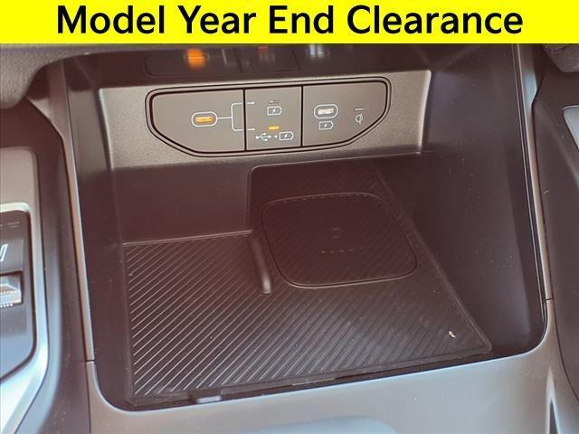 new 2025 Kia Sorento car, priced at $33,400