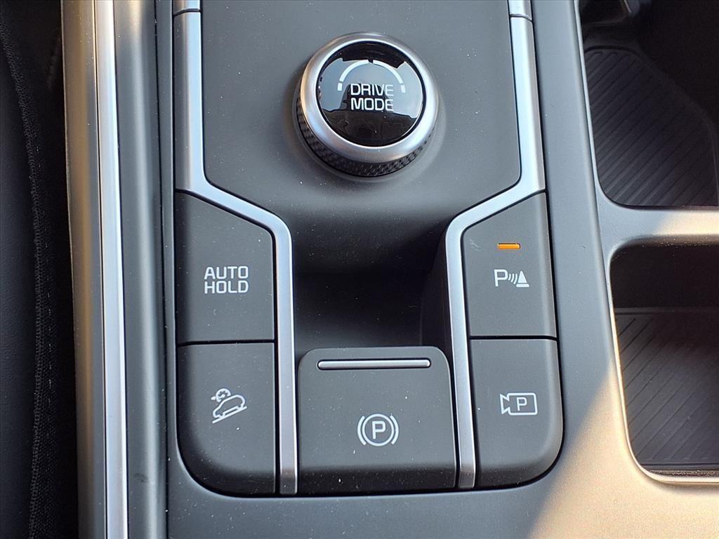 new 2025 Kia Sorento Hybrid car, priced at $38,352