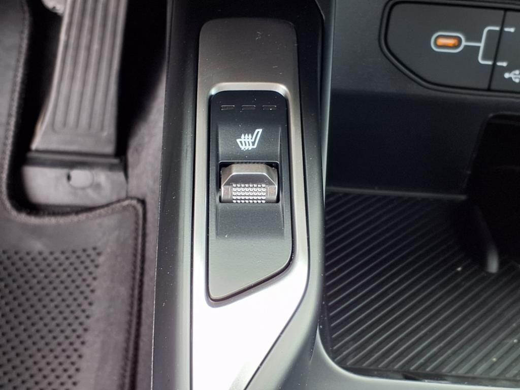 new 2025 Kia Sorento car, priced at $41,800