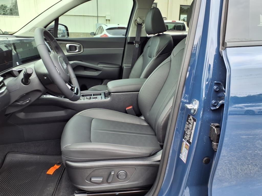 new 2025 Kia Sorento car, priced at $41,800