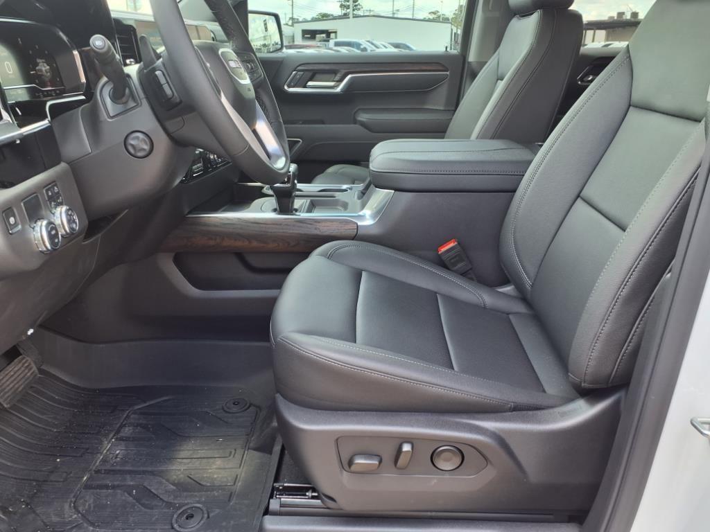 new 2025 GMC Sierra 1500 car, priced at $56,946
