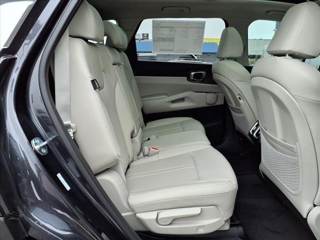 new 2025 Kia Sorento car, priced at $33,939