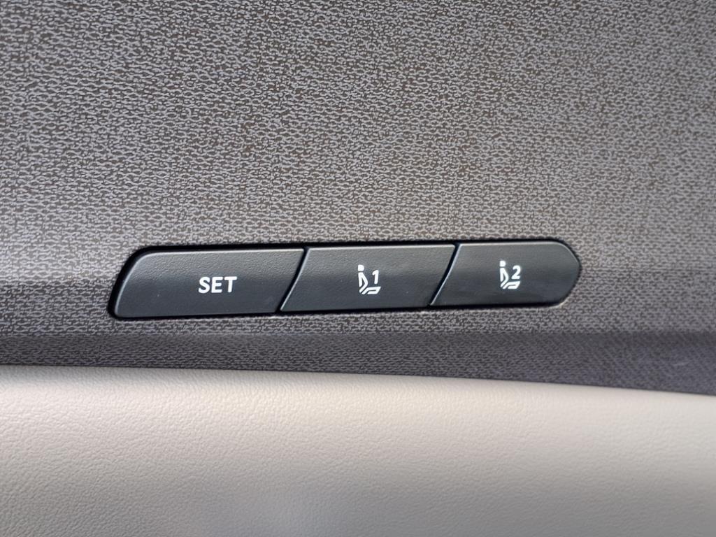 new 2025 Kia Carnival car, priced at $43,115