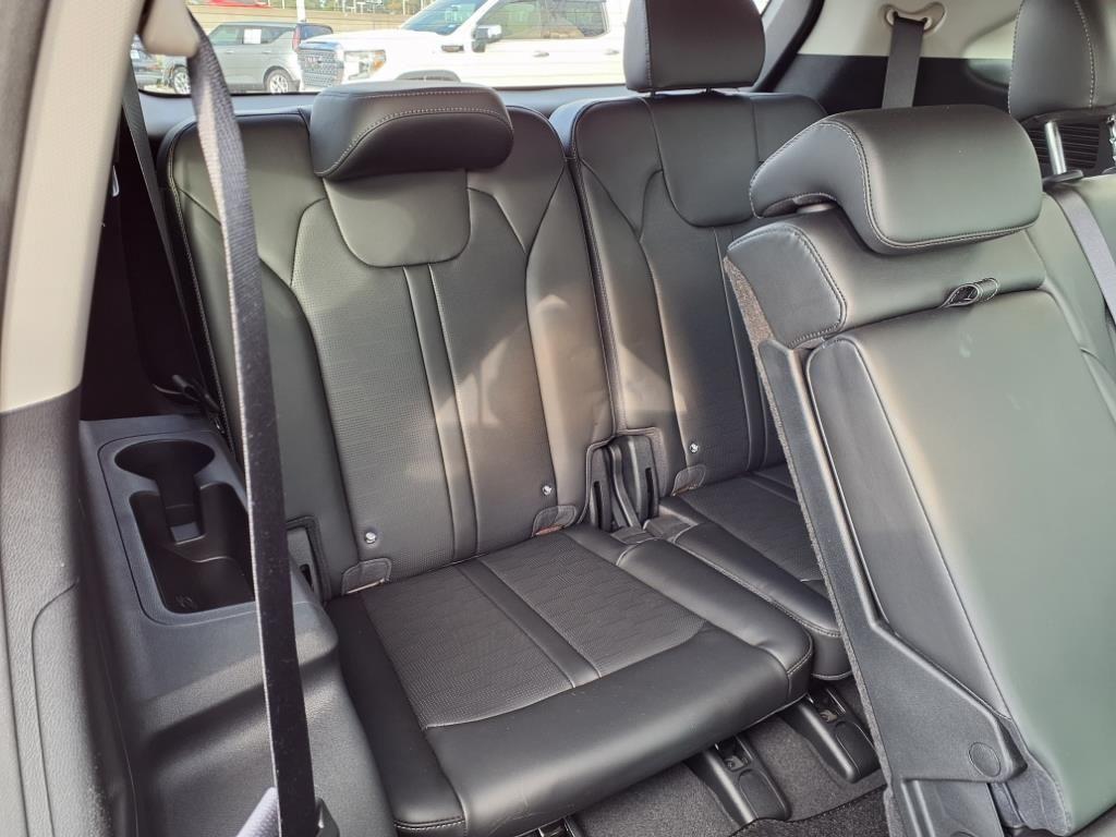used 2024 Kia Sorento car, priced at $33,491