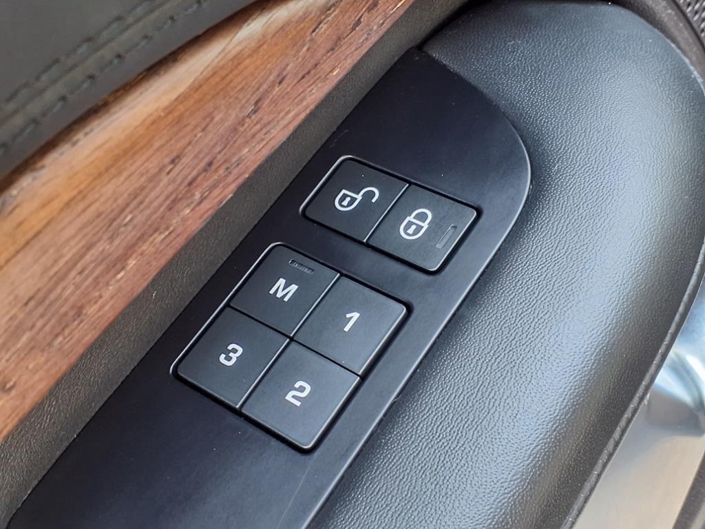 used 2019 Land Rover Discovery car, priced at $23,892