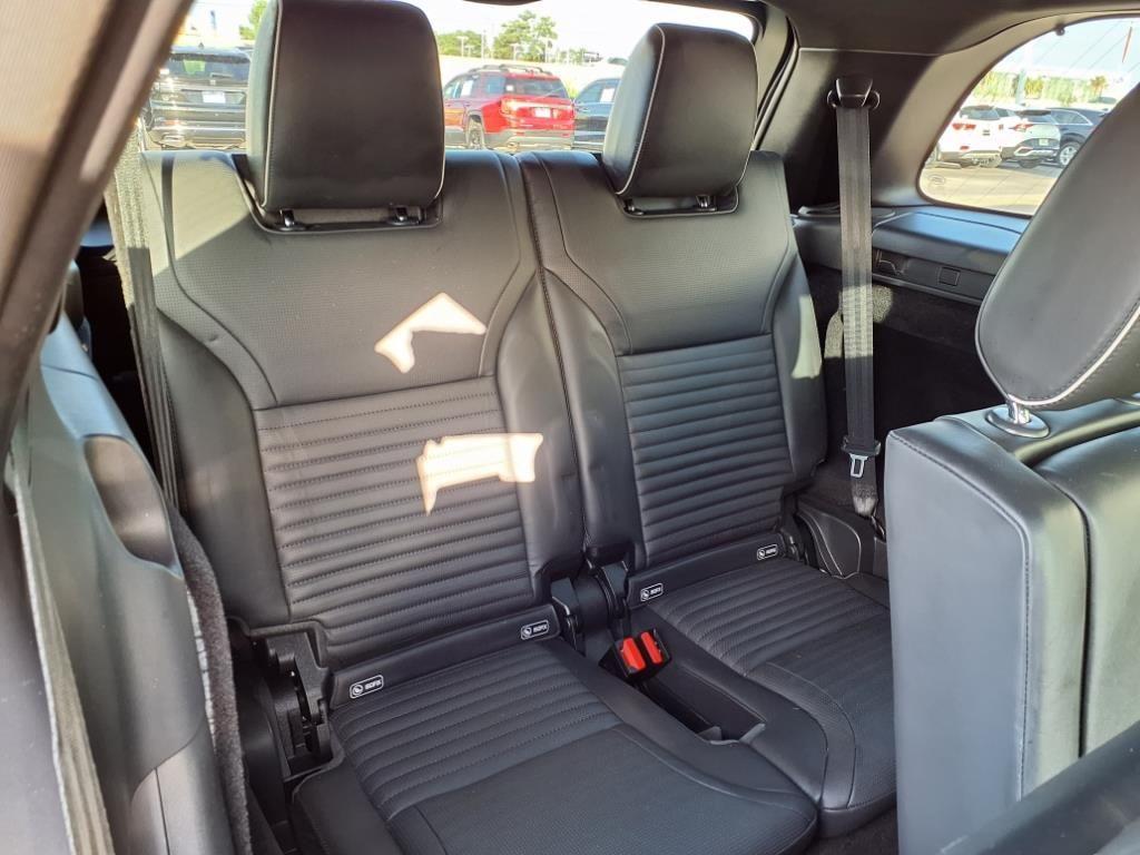 used 2019 Land Rover Discovery car, priced at $23,892