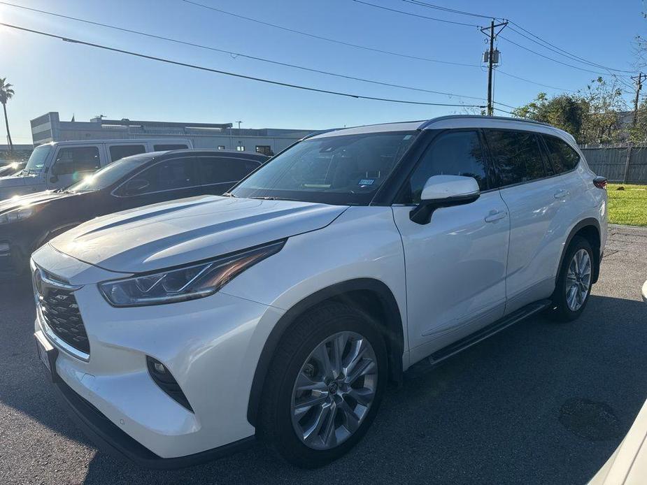 used 2020 Toyota Highlander car, priced at $29,991