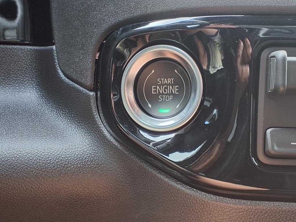 new 2025 GMC Sierra 1500 car, priced at $43,189