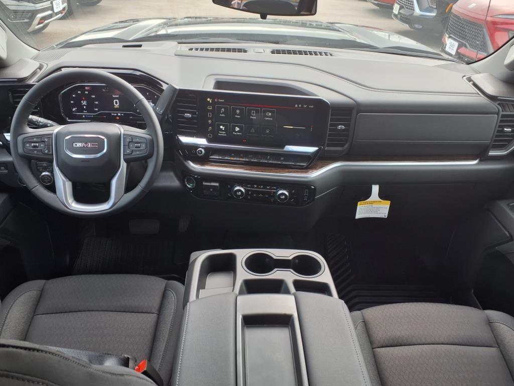 new 2025 GMC Sierra 1500 car, priced at $43,189