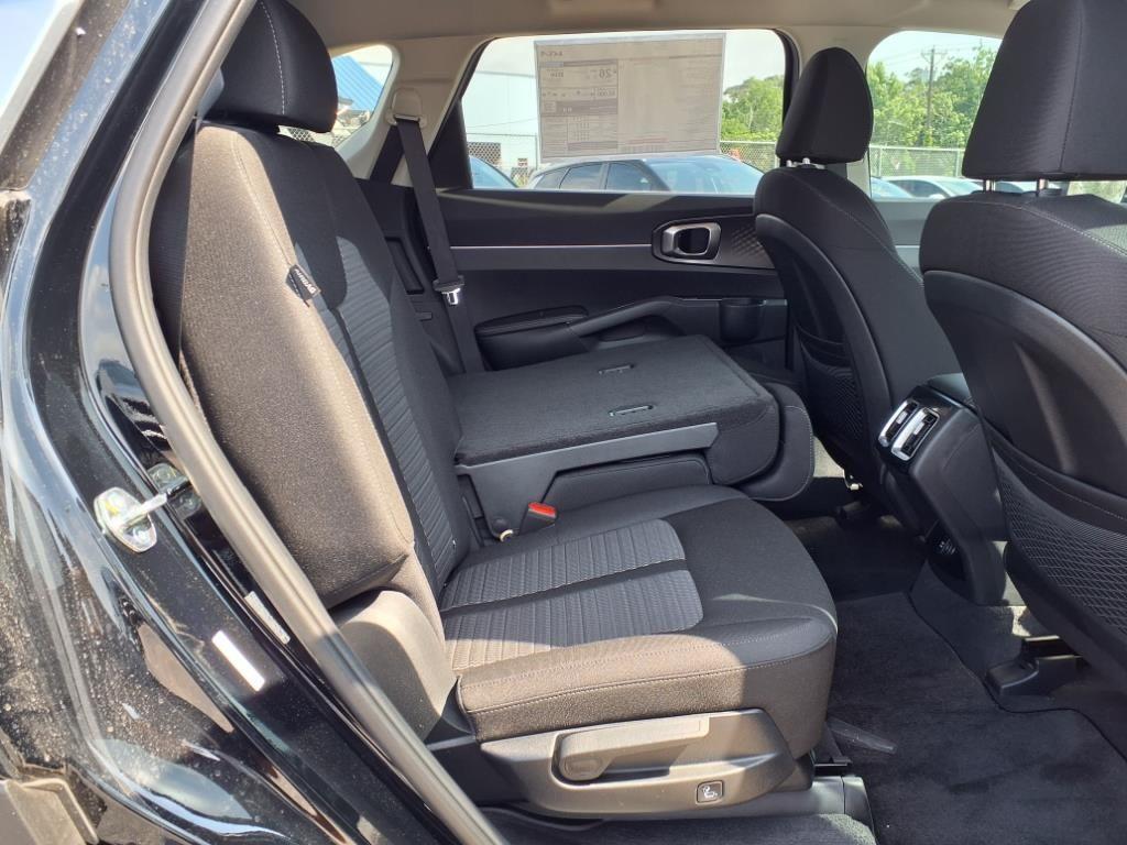 new 2025 Kia Sorento car, priced at $32,020