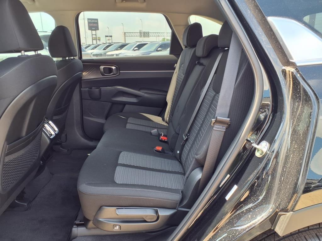 new 2025 Kia Sorento car, priced at $32,020