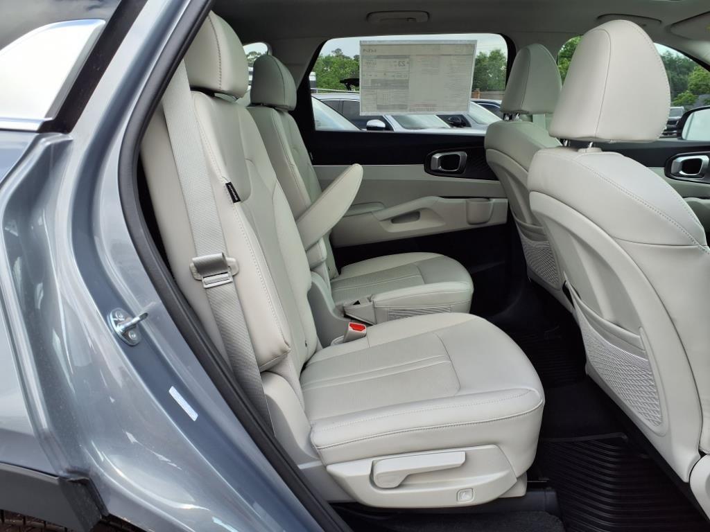 new 2025 Kia Sorento car, priced at $40,190