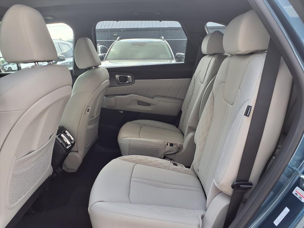 new 2025 Kia Sorento Hybrid car, priced at $46,218