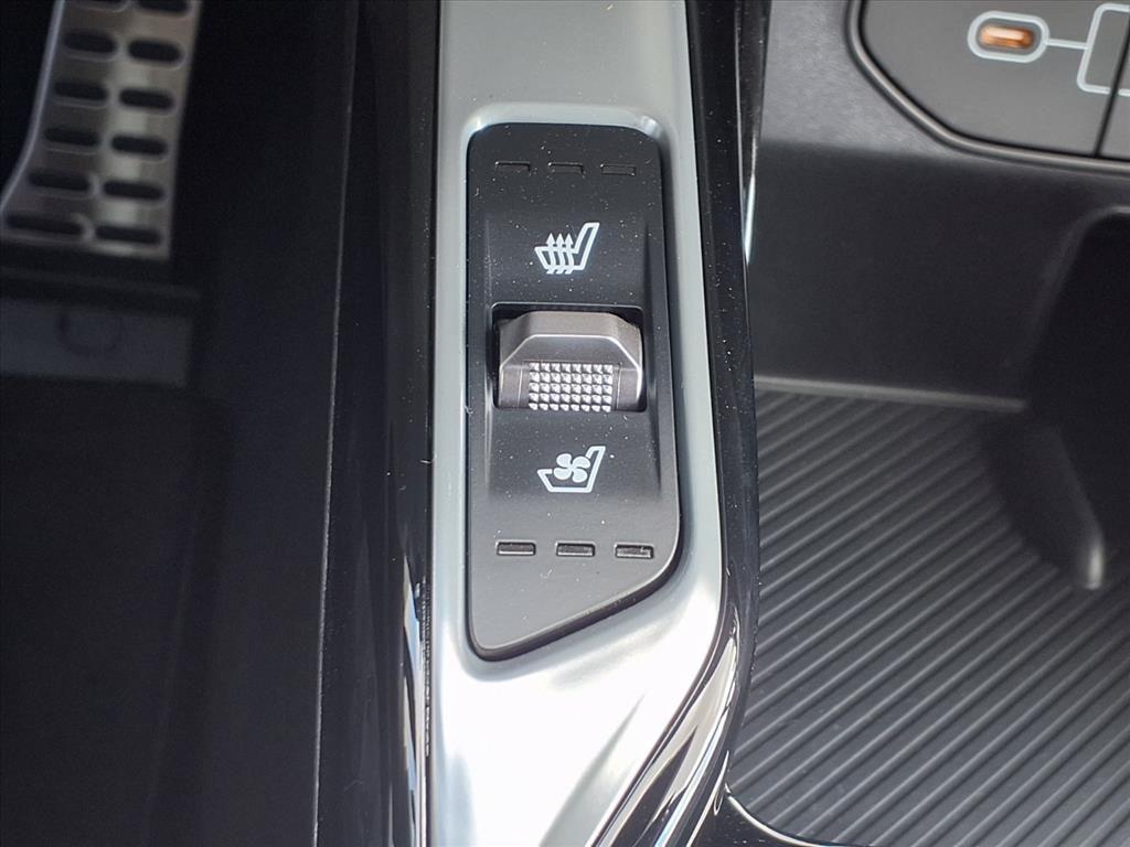 new 2025 Kia Sorento Hybrid car, priced at $46,218