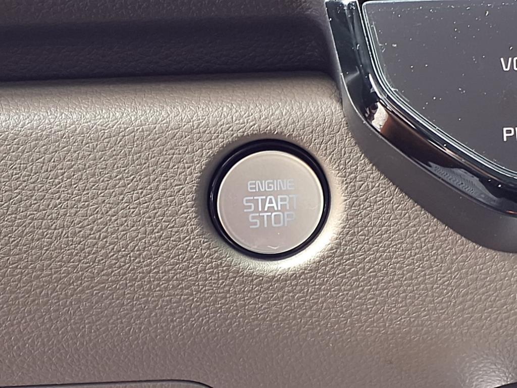 new 2025 Kia Carnival car, priced at $40,575