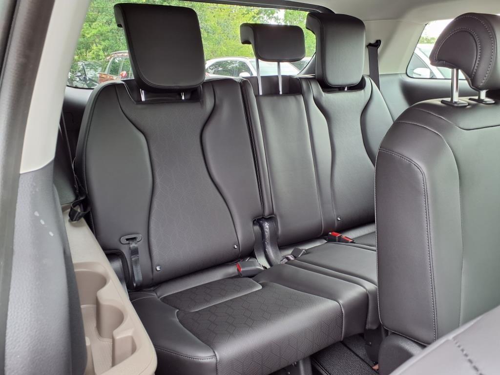 new 2025 Kia Carnival car, priced at $40,575