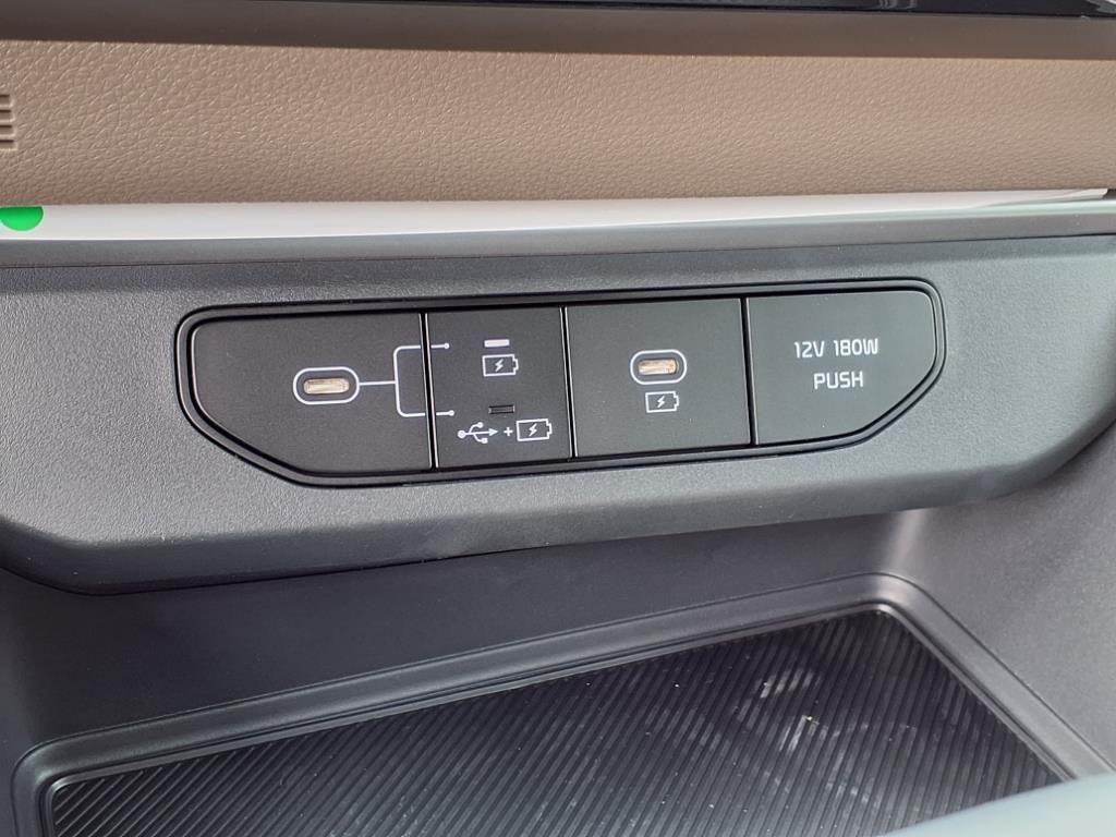 new 2025 Kia Carnival car, priced at $40,575