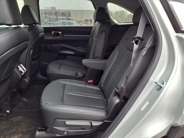 new 2025 Kia Sorento Hybrid car, priced at $36,986