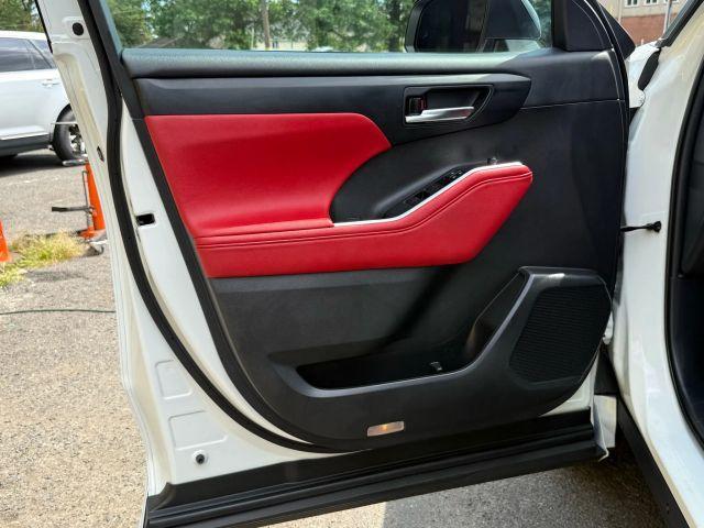 used 2021 Toyota Highlander car, priced at $29,995