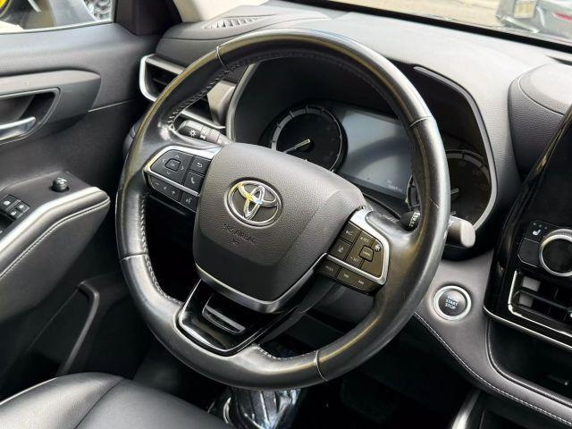 used 2021 Toyota Highlander car, priced at $26,895
