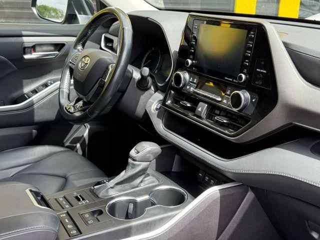 used 2021 Toyota Highlander car, priced at $26,895