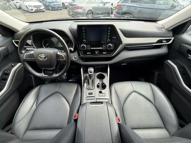 used 2021 Toyota Highlander car, priced at $26,895