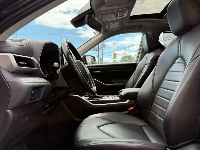 used 2021 Toyota Highlander car, priced at $26,895