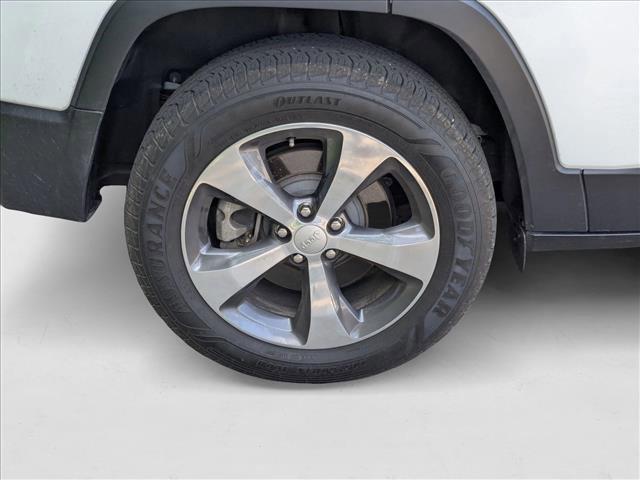 used 2020 Jeep Cherokee car, priced at $20,992