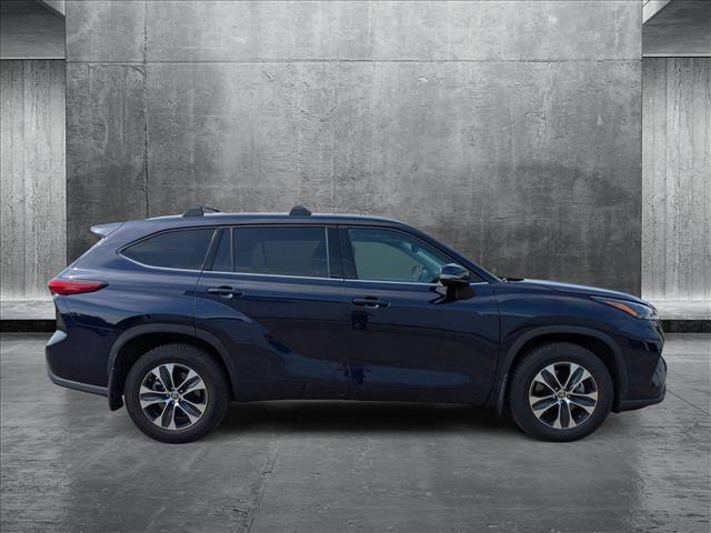 used 2022 Toyota Highlander car, priced at $38,991