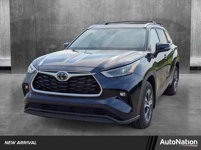 used 2022 Toyota Highlander car, priced at $38,991