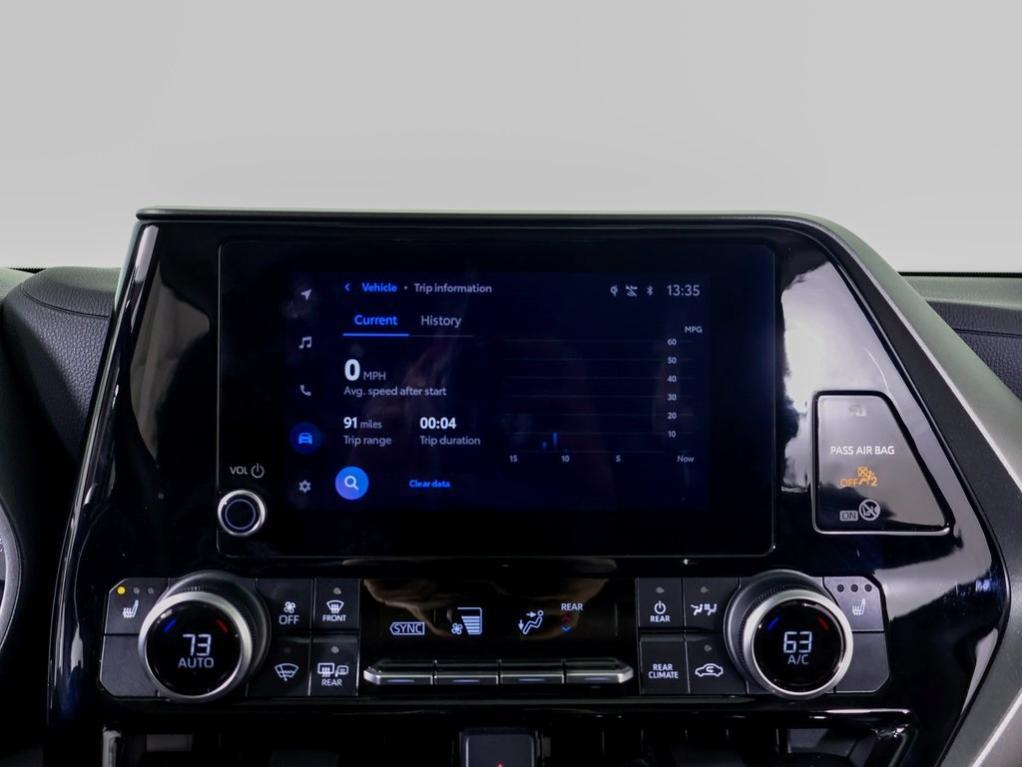 used 2024 Toyota Highlander car, priced at $38,900