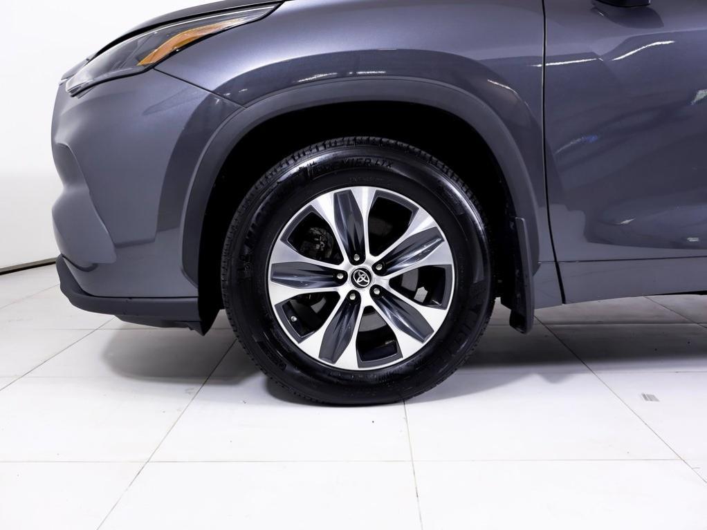 used 2024 Toyota Highlander car, priced at $38,900