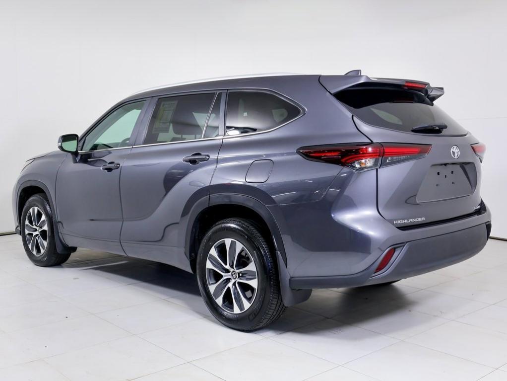 used 2024 Toyota Highlander car, priced at $38,900