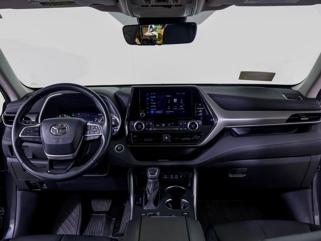 used 2024 Toyota Highlander car, priced at $38,900