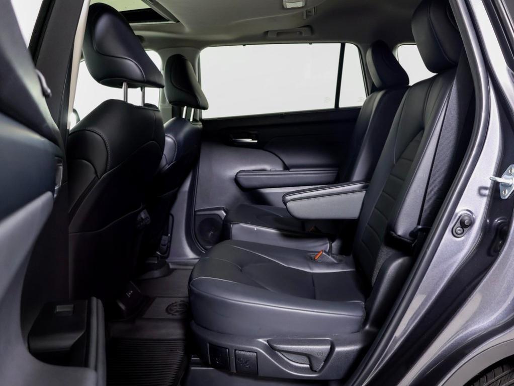 used 2024 Toyota Highlander car, priced at $38,900