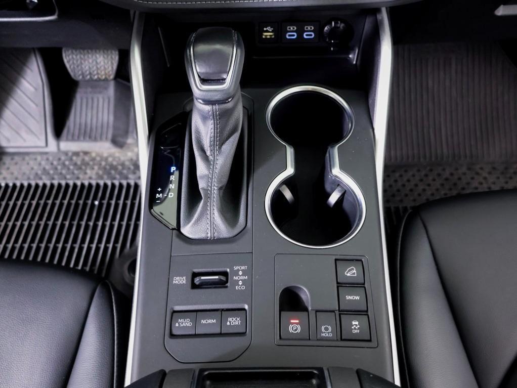 used 2024 Toyota Highlander car, priced at $38,900