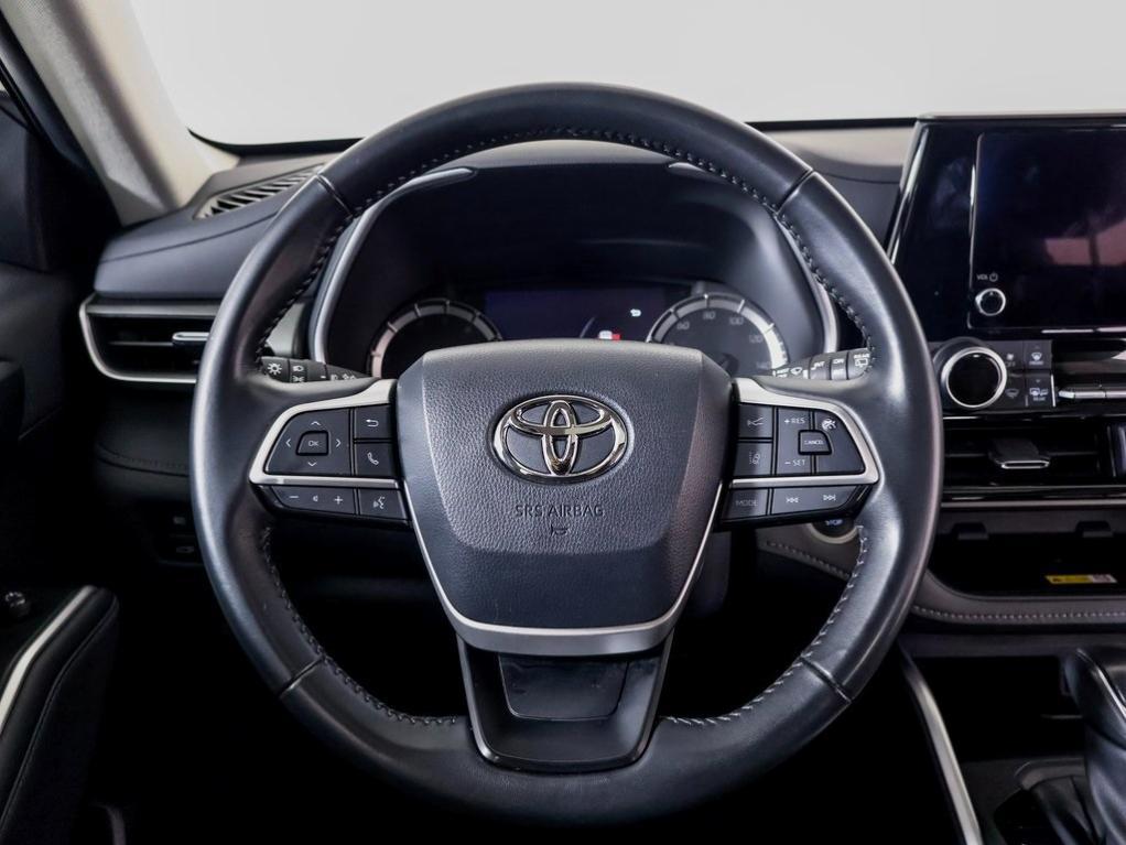 used 2024 Toyota Highlander car, priced at $38,900