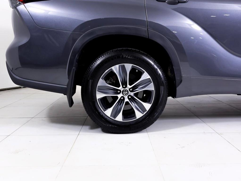 used 2024 Toyota Highlander car, priced at $38,900