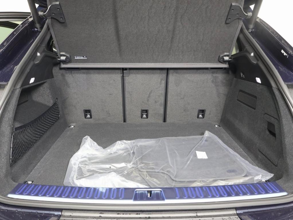 new 2025 Porsche Cayenne car, priced at $107,255